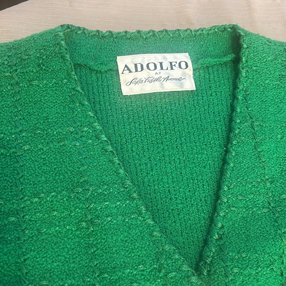 VINTAGE ADOLFO DOMINGUEZ SAKS FIFTH GREEN TWEED JACKET/SKIRT WITH GOLD ACCENTS. - Picture 7 of 10